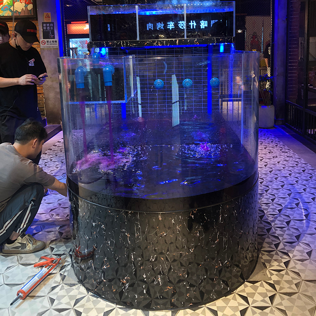 Oval seafood tank