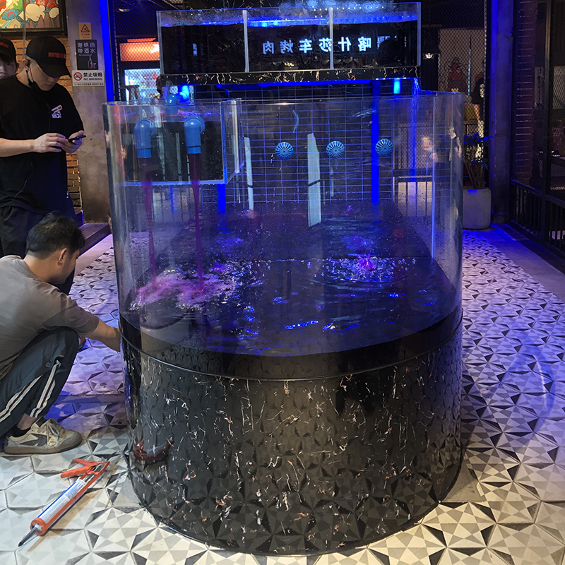 Oval seafood tank