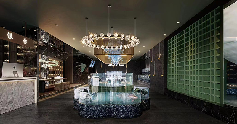 Supermarket seafood tanks