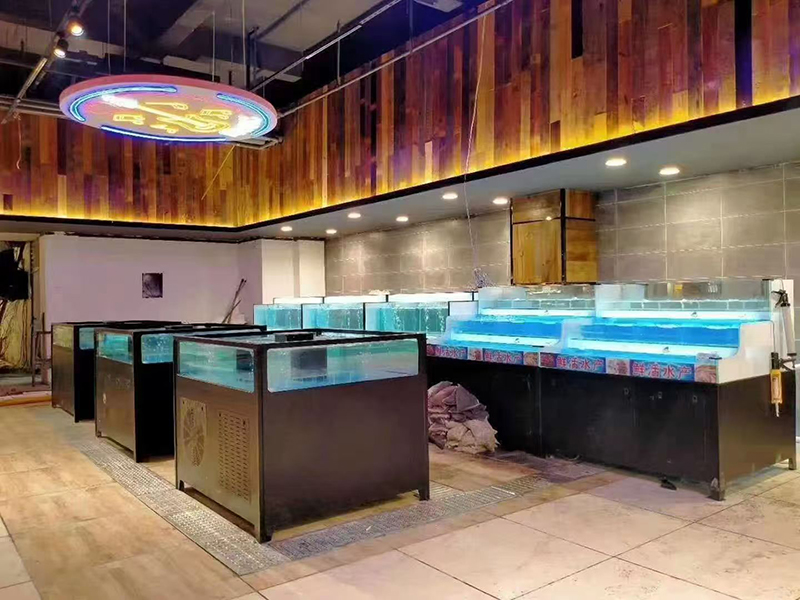 Supermarket seafood tanks