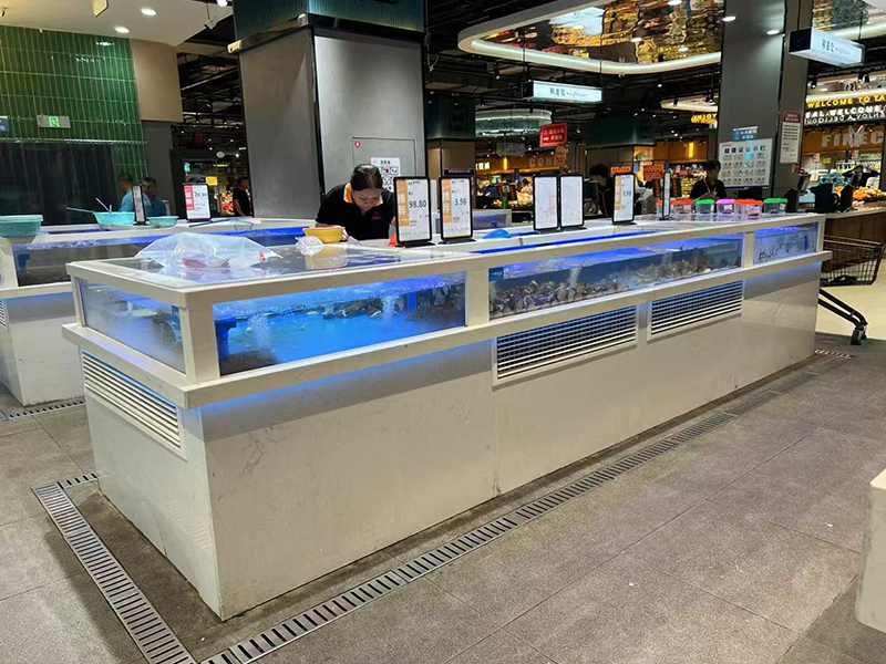 Supermarket seafood tanks